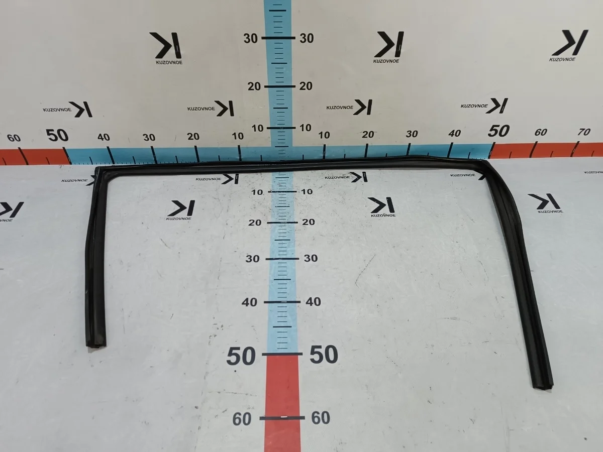 Уплотнитель стекла двери Kia Sportage 2014 SL