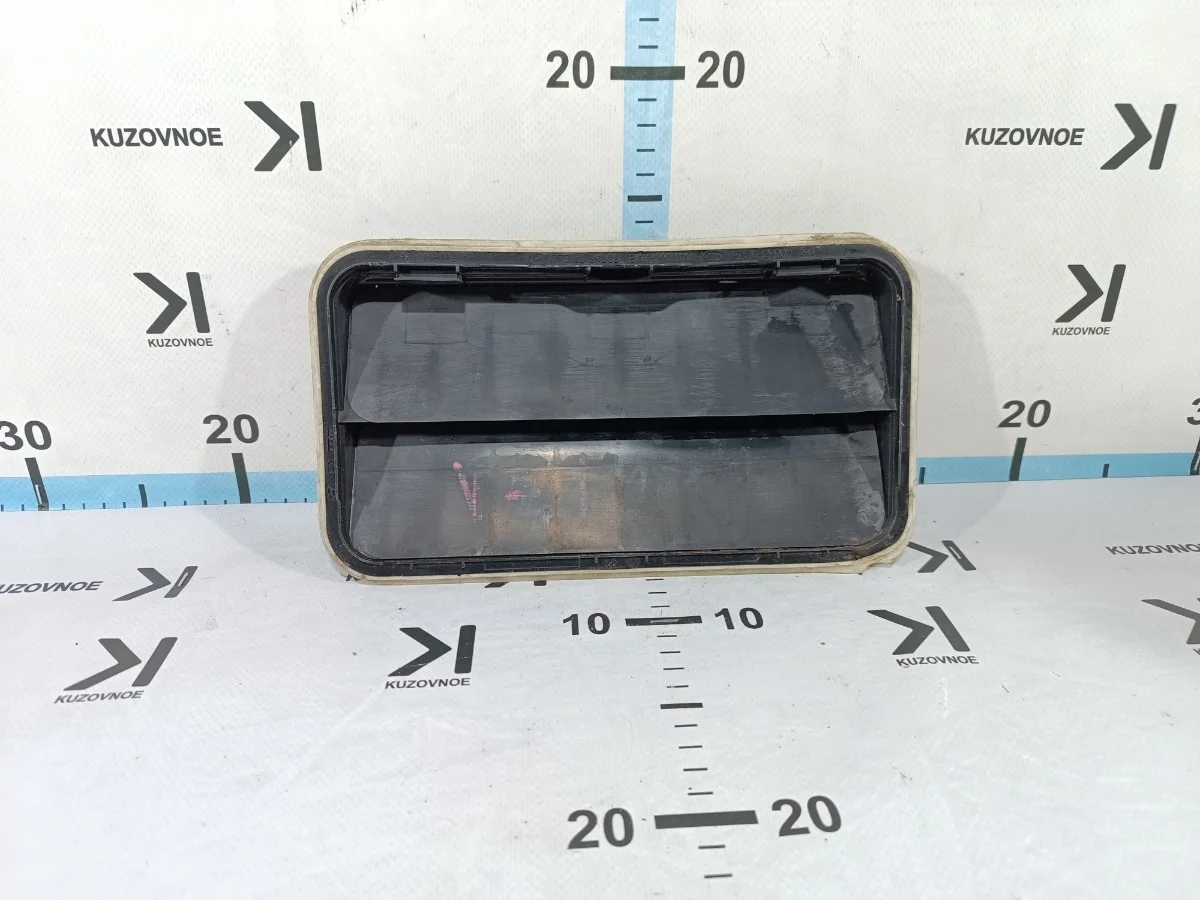 Решетка вентиляционная Kia Carnival 2017 YP