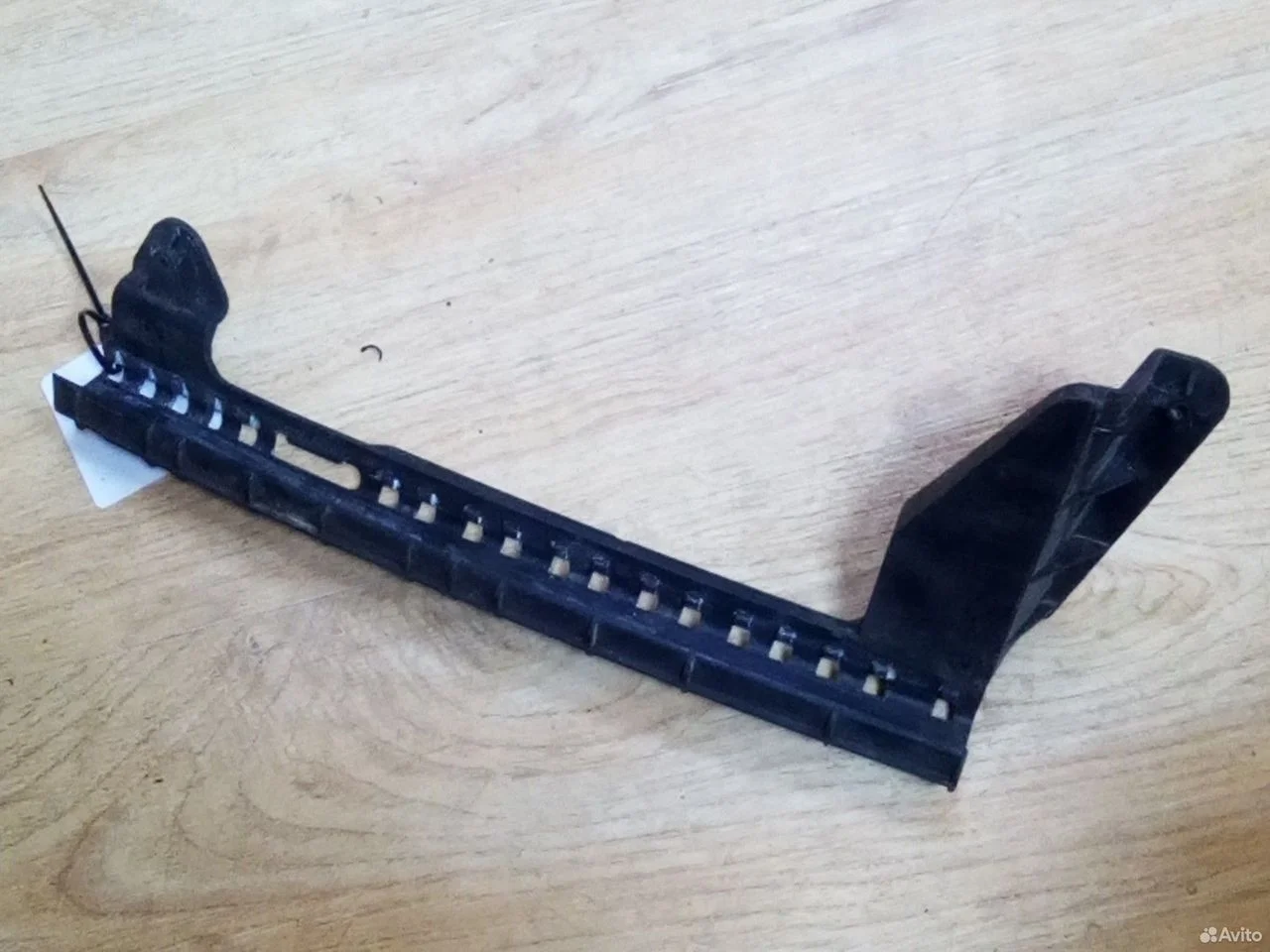 Направляющая стеклоподъемника левой двери audi q7