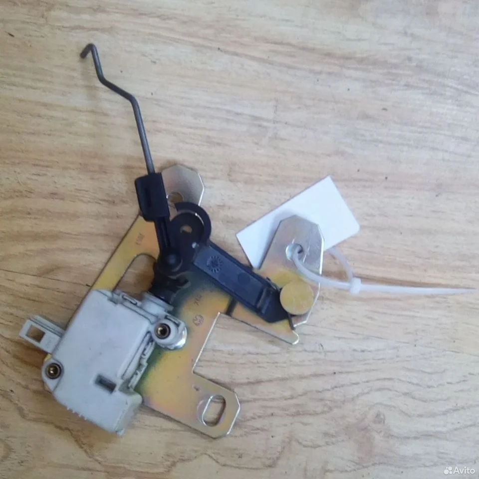 Активатор замка багажника vw touareg