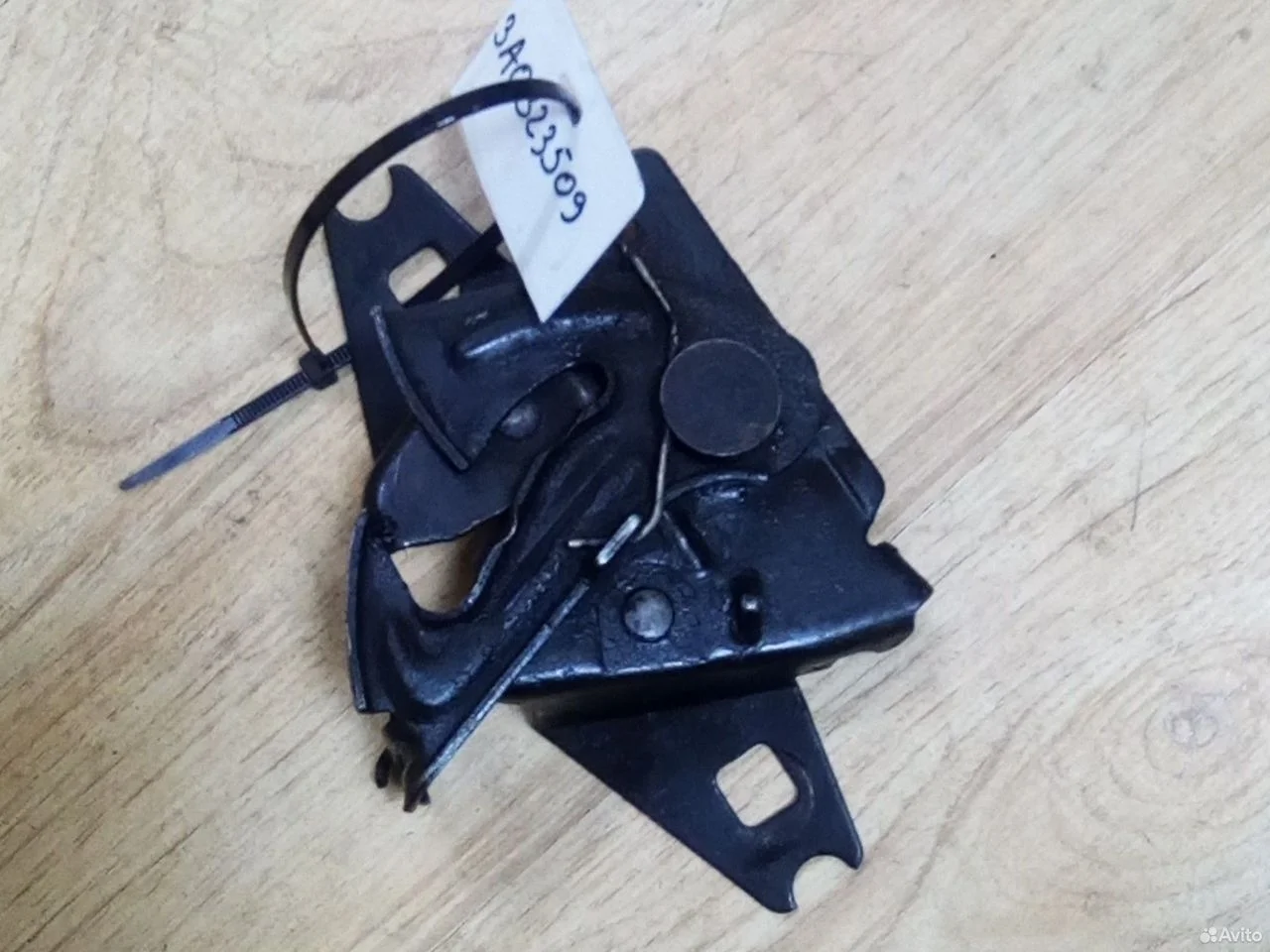 Замок капота vw passat b3 3a0823509