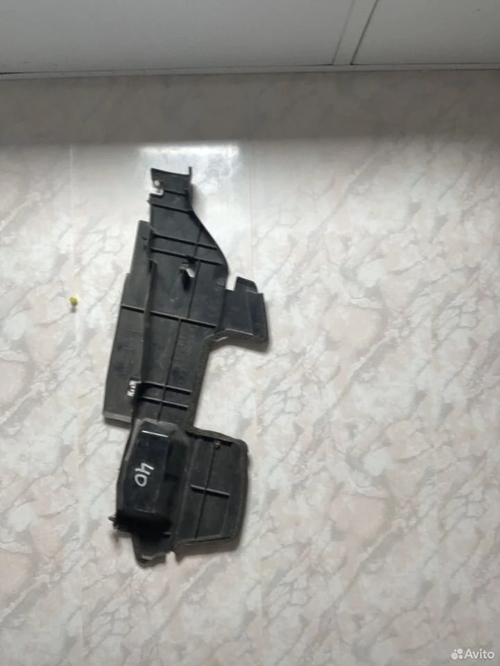 Дефлектор радиатора правый toyota camry 40