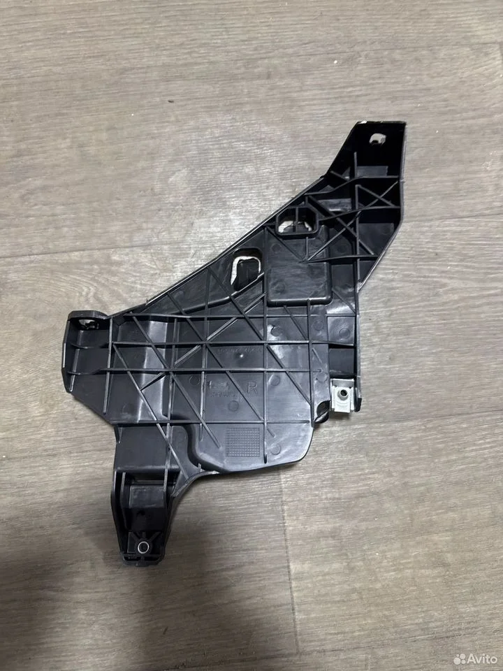 Кронштейн под фару правый vag