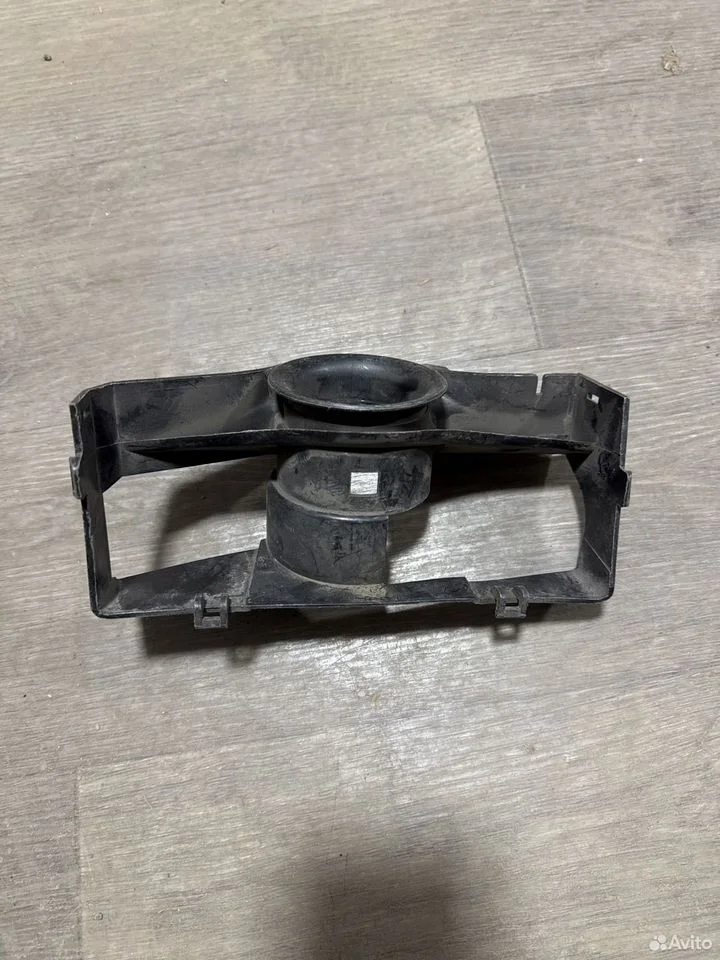 Кожух (воздуховод) передней панели vag