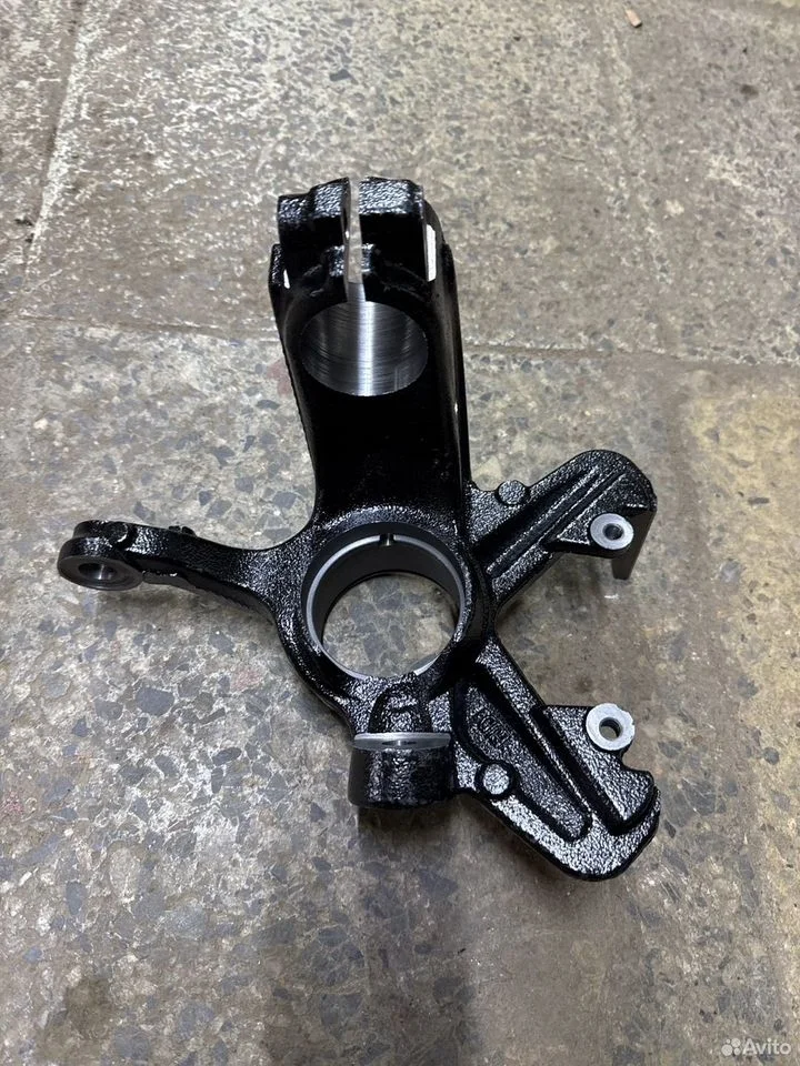 Поворотный кулак передний левый vag