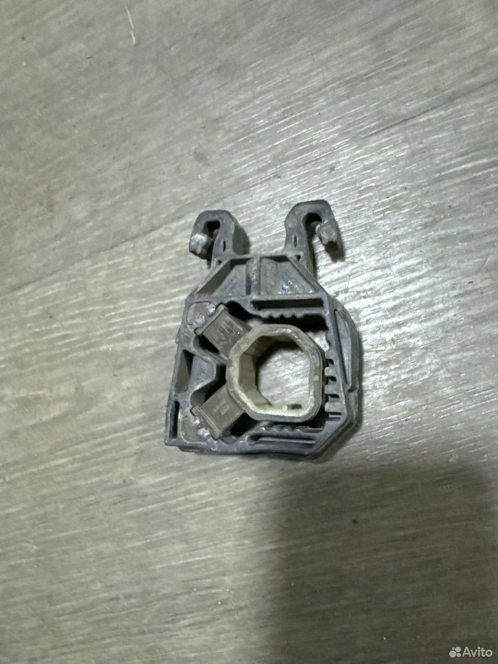 Кронштейн радиатора охлаждения верхний vag