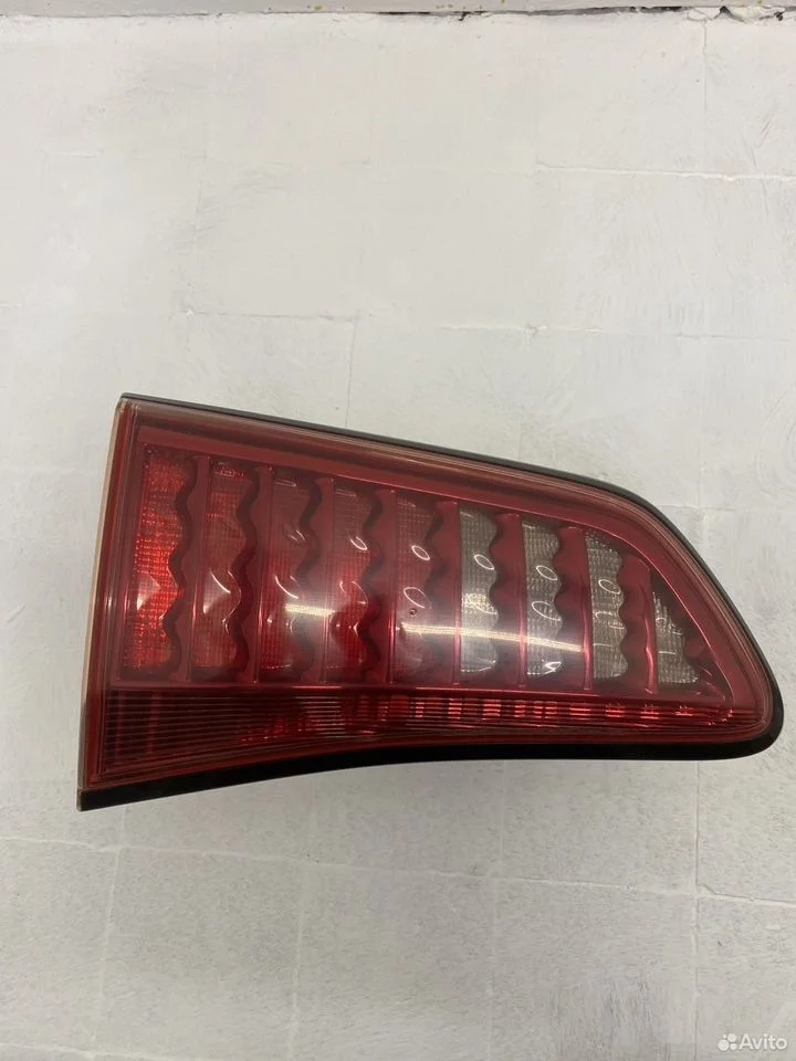 Фонарь левый крышки багажника infiniti qx56 qx80