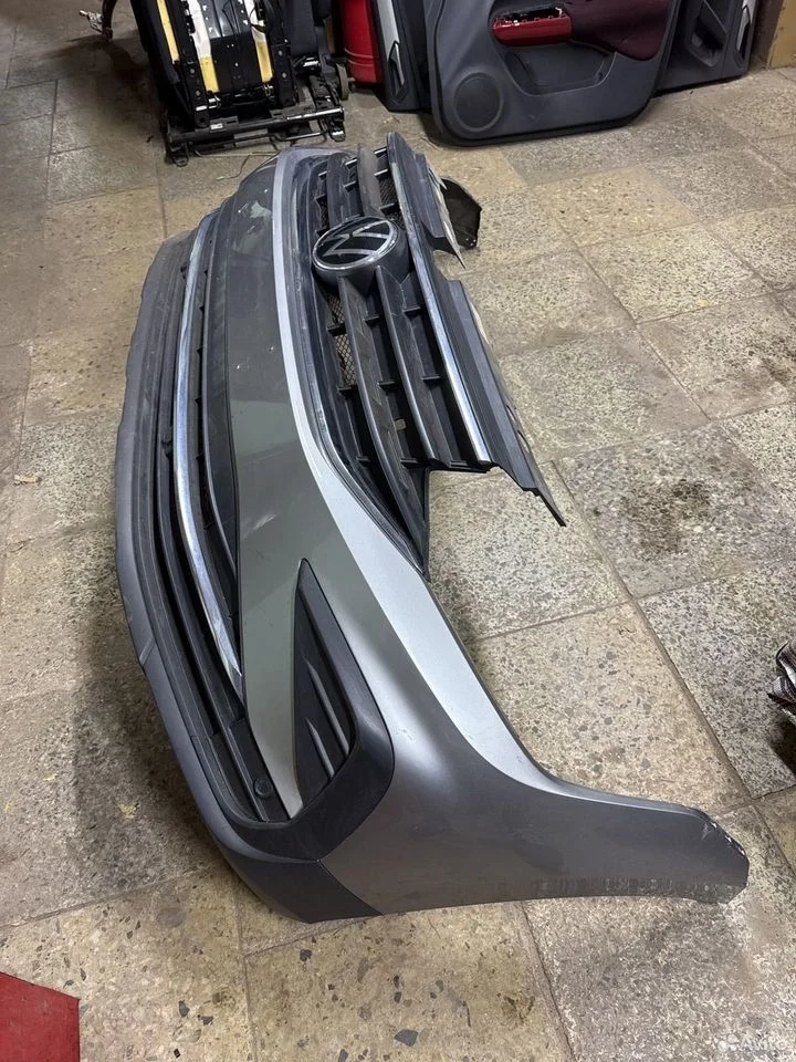 Бампер передний под парктроник в сборе vag