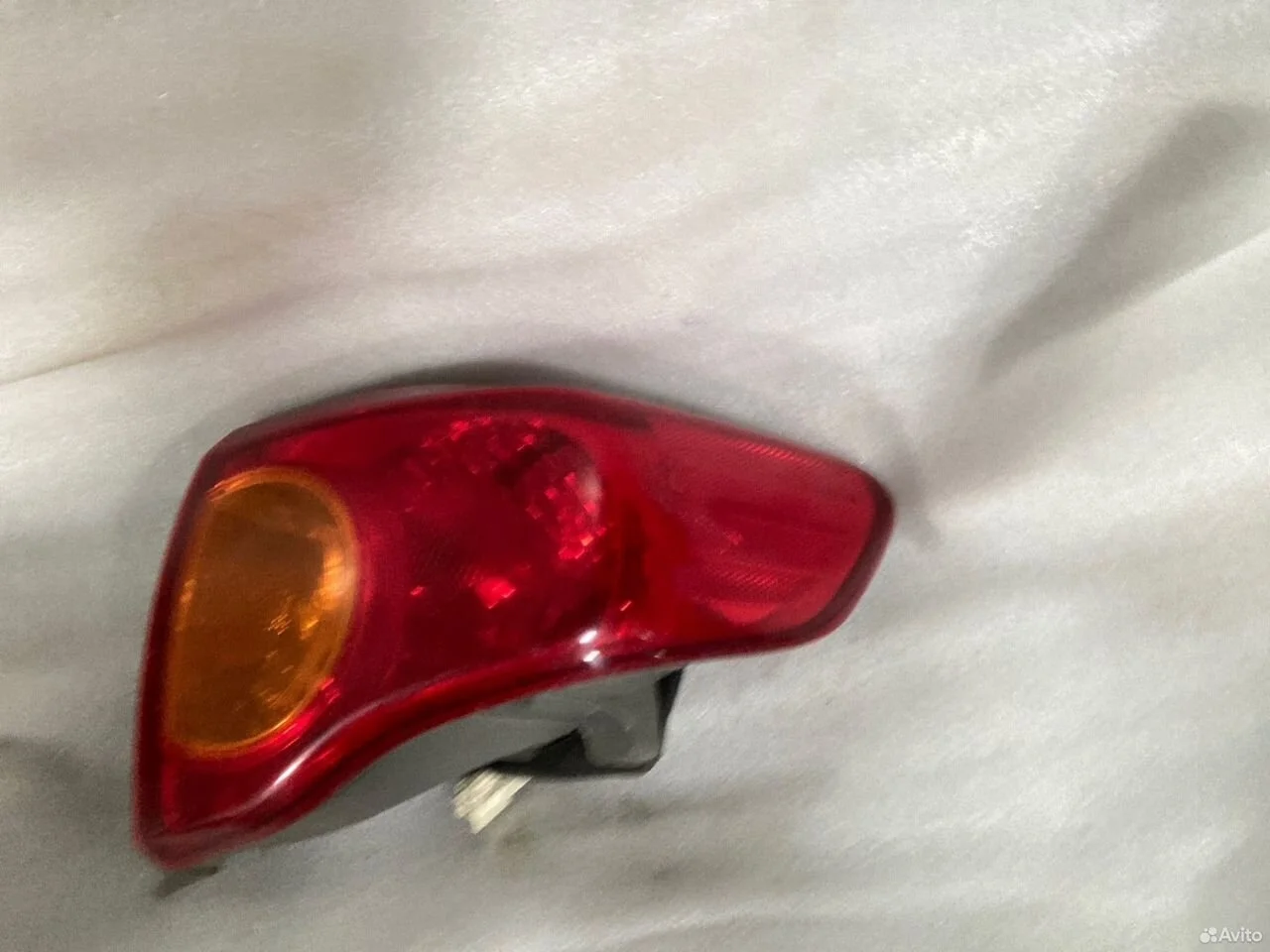 Фонарь задний правый на toyota corolla