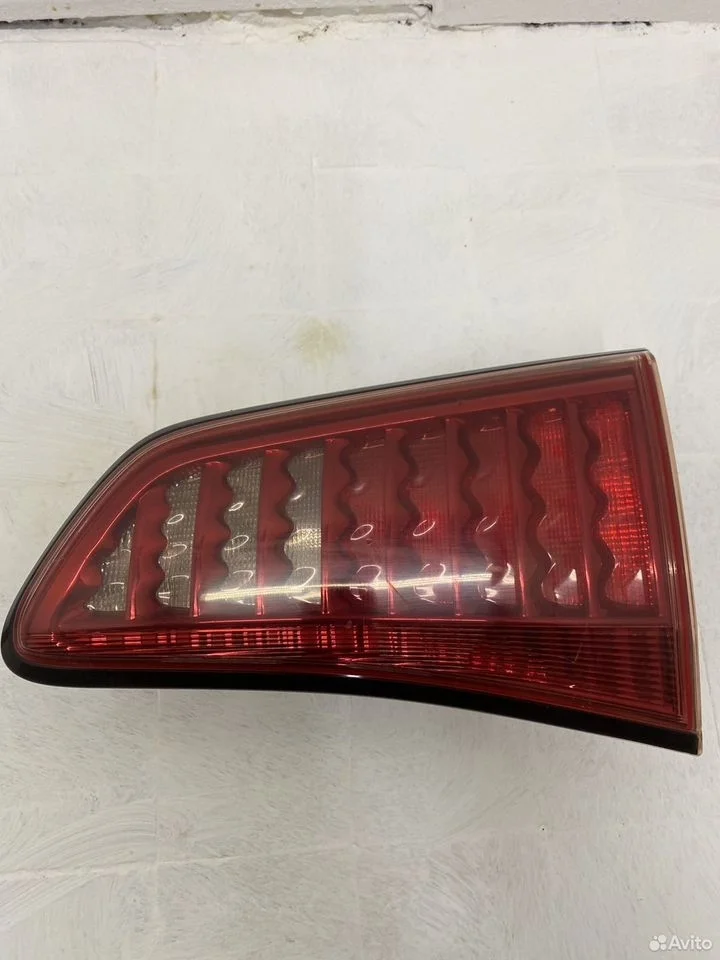 Фонарь правый крышки багажника infiniti qx56 qx80