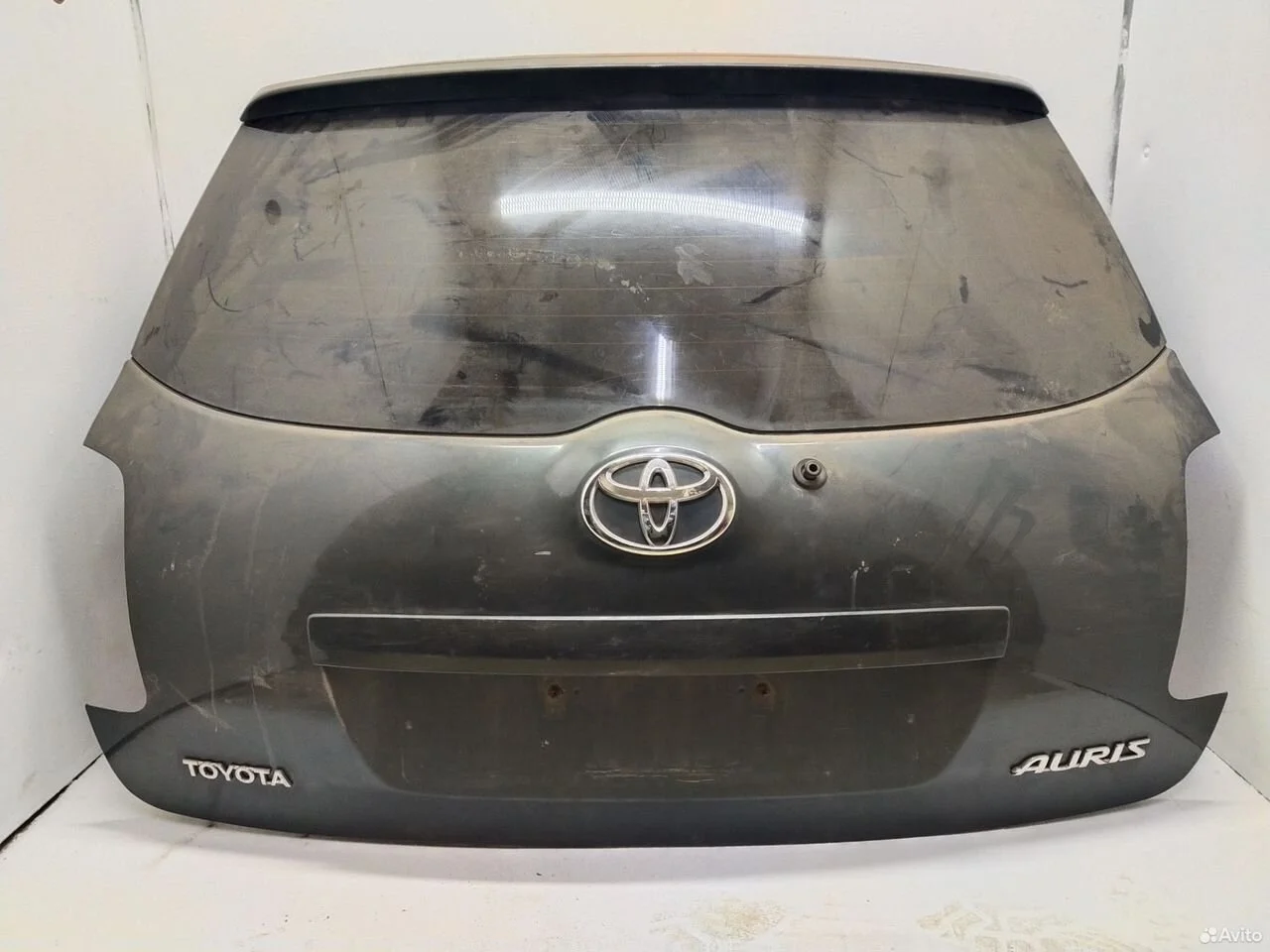 Крышка багажника toyota auris