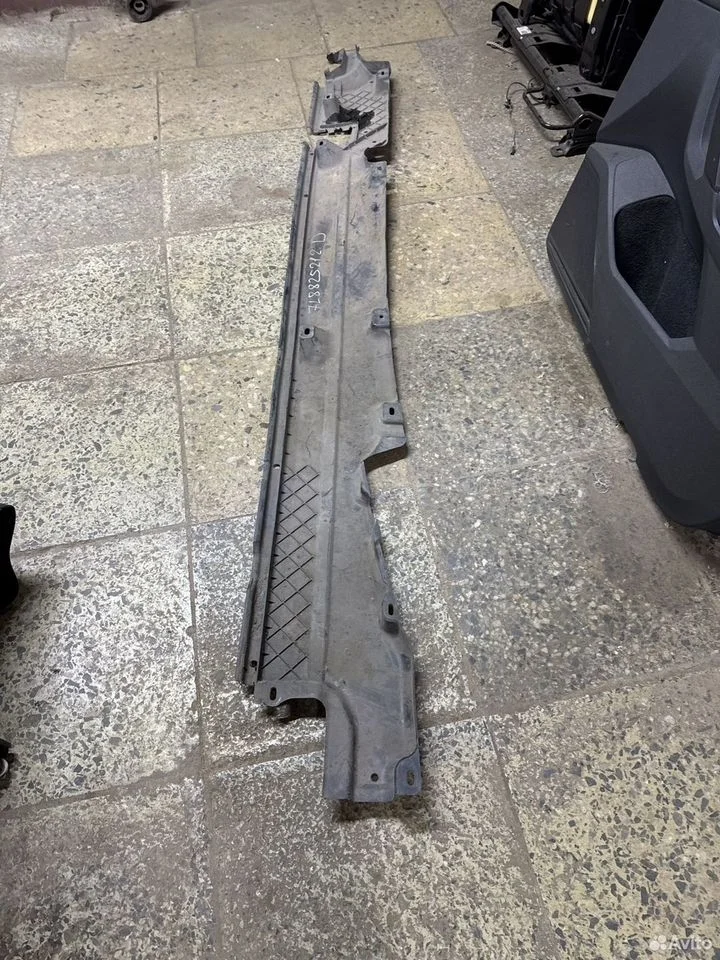 Обшивка днища правая vag