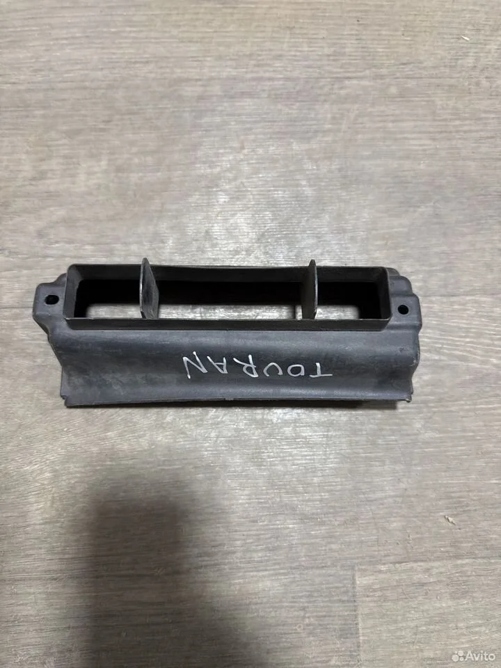 Кожух (воздуховод) передней панели vag