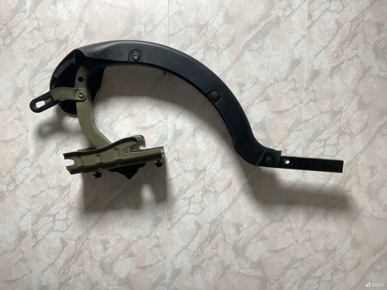 Петля багажника toyota camry 50