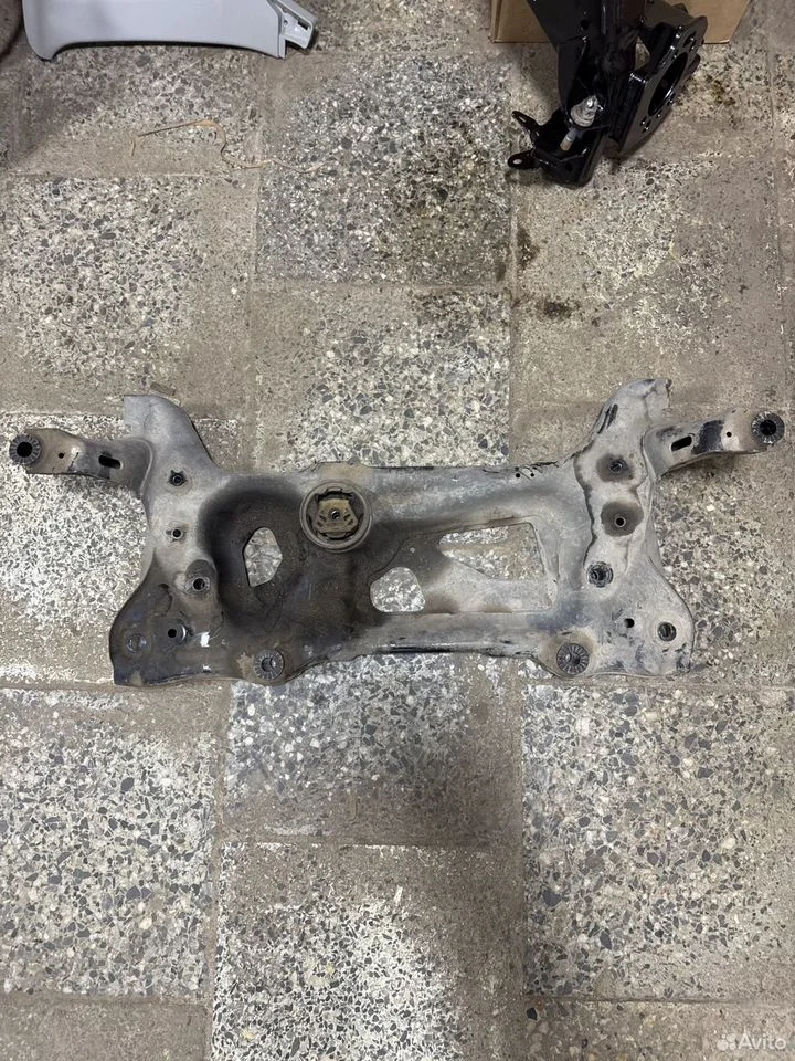 Подрамник передний vag