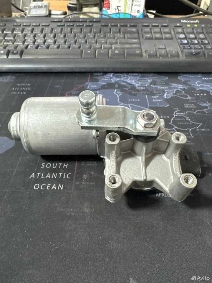 Моторчик дворников передний без трапеции vag