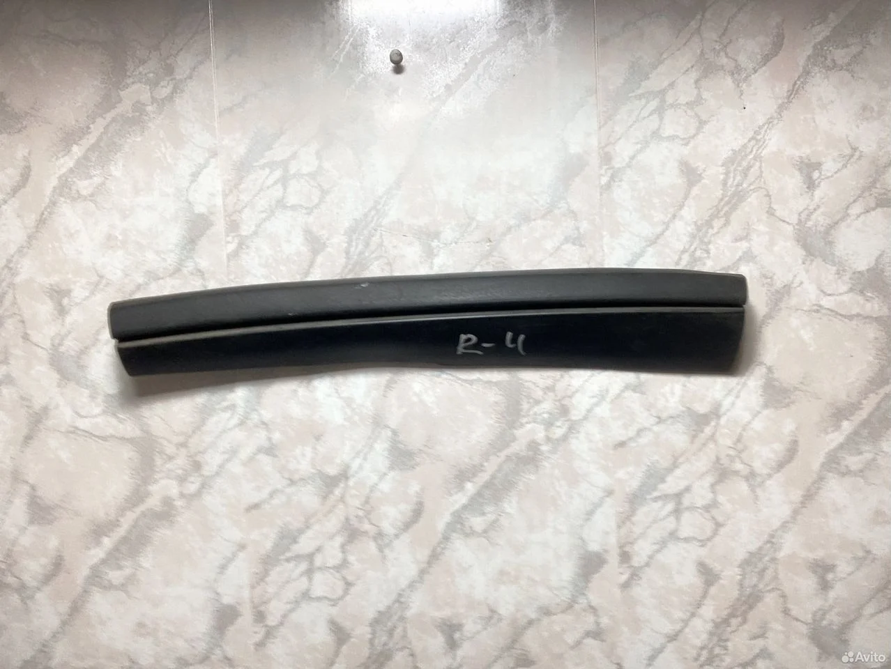 Уплотнитель крыла toyota rav 4 rh