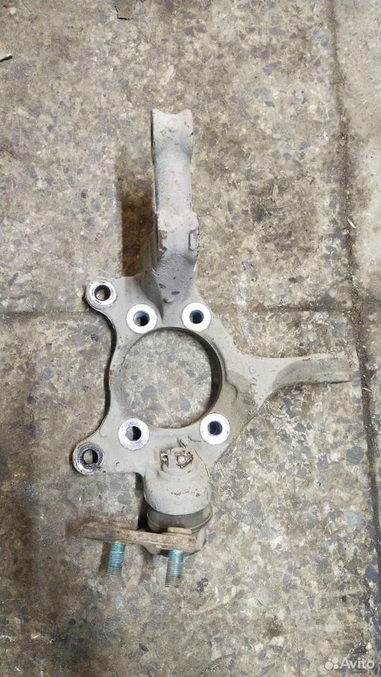 Кулак поворотный toyota