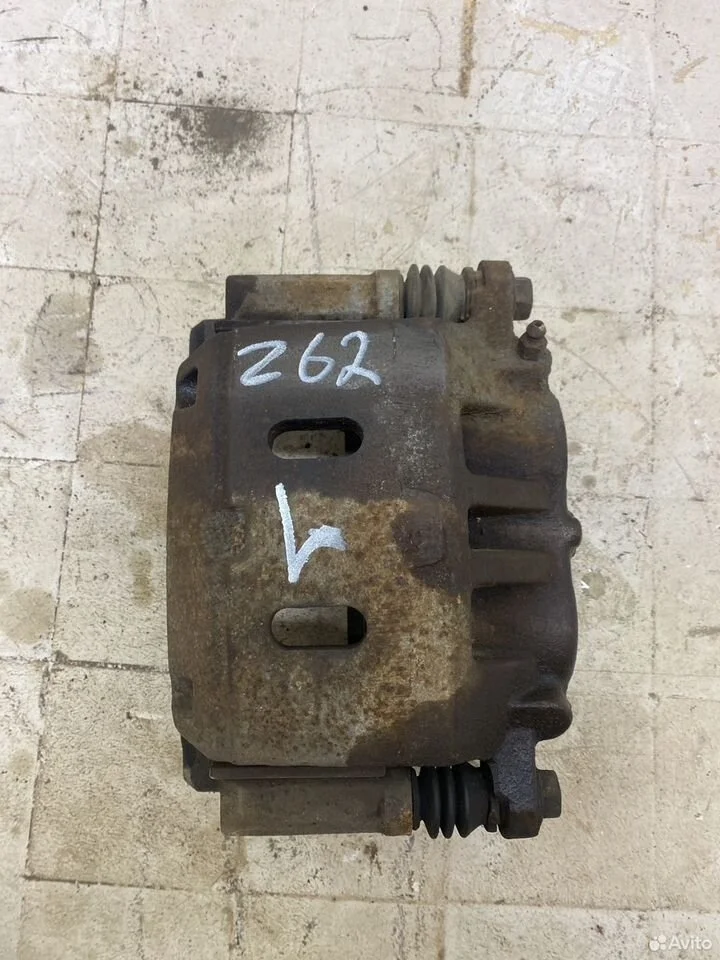 Суппорт передний левый infiniti qx56/ qx80