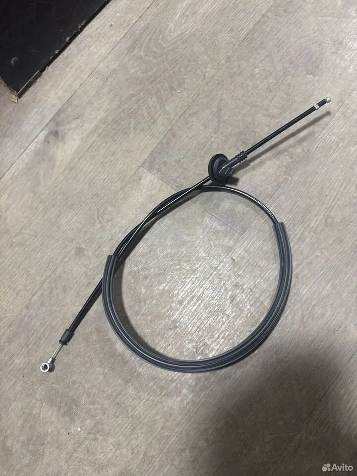 Трос замка капота задняя часть vag
