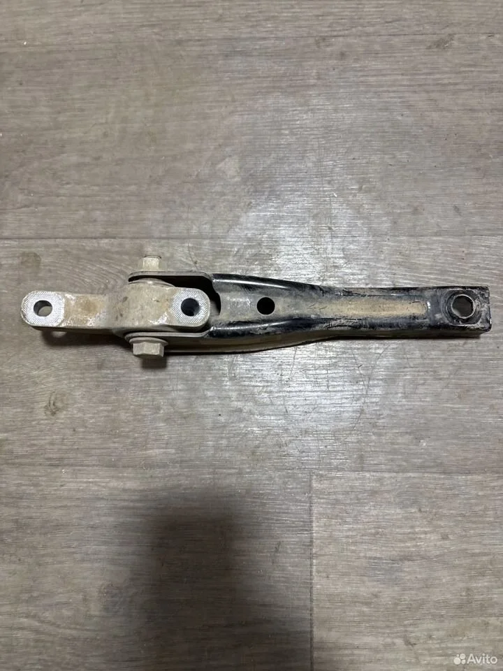 Кронштейн опоры двигателя нижний vag