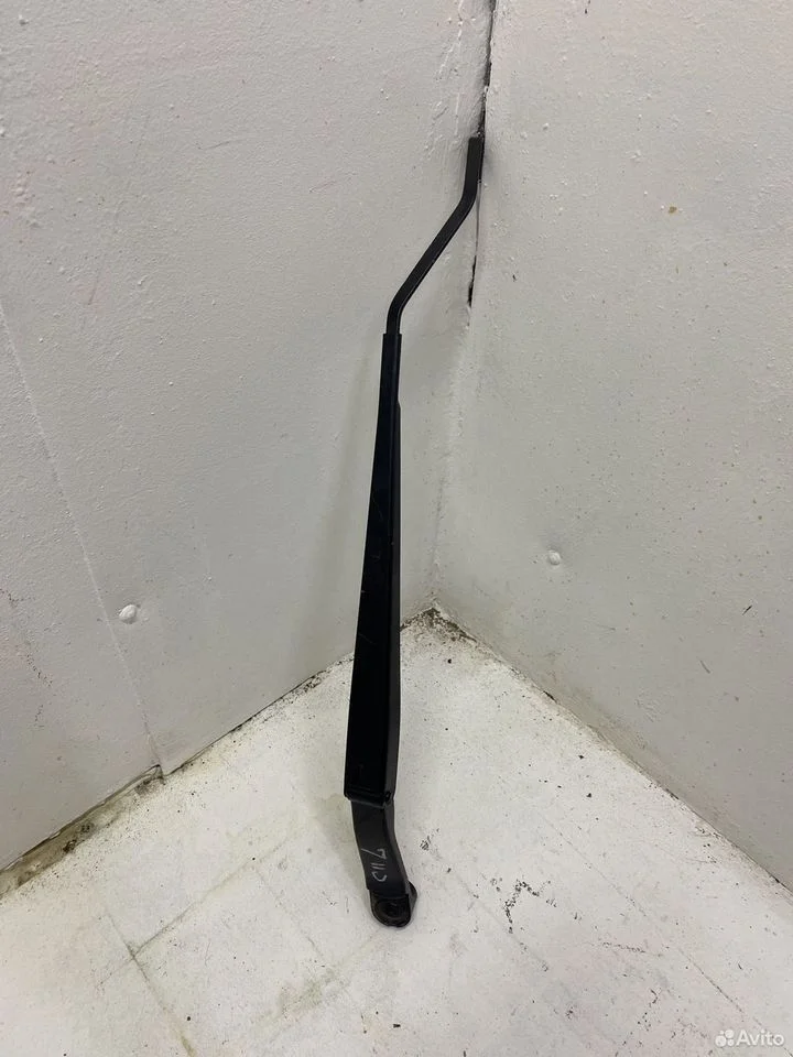 Поводок стеклоочистителя передний левый tiida c11