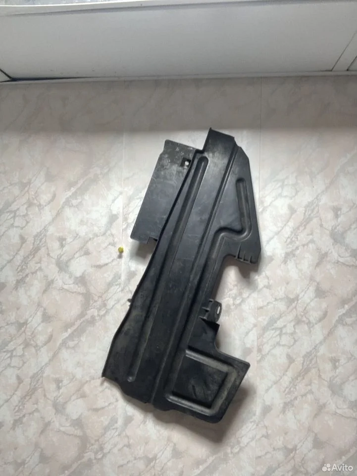 Дефлектор радиатора левый toyota avensis 250