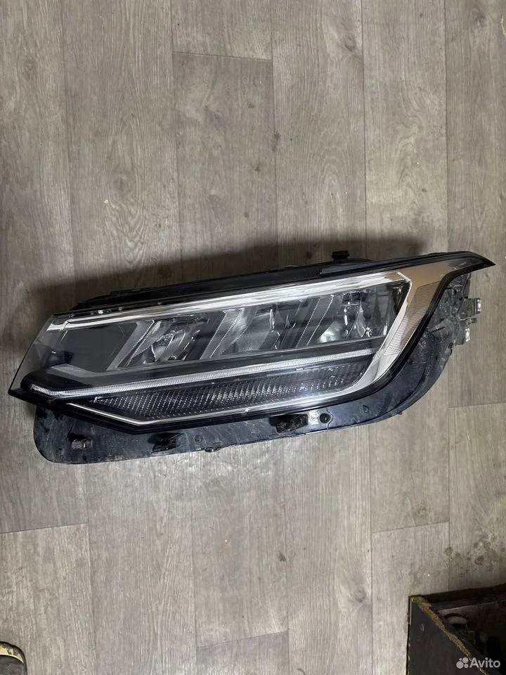 Фара светодиодная левая vag