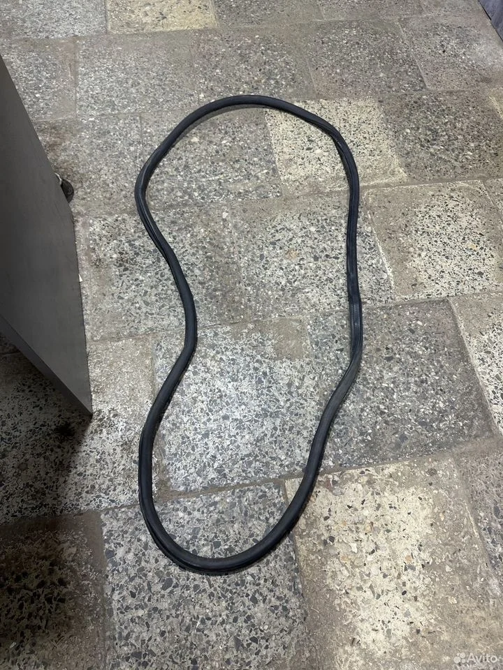 Уплотнитель двери на кузов передний skoda superb