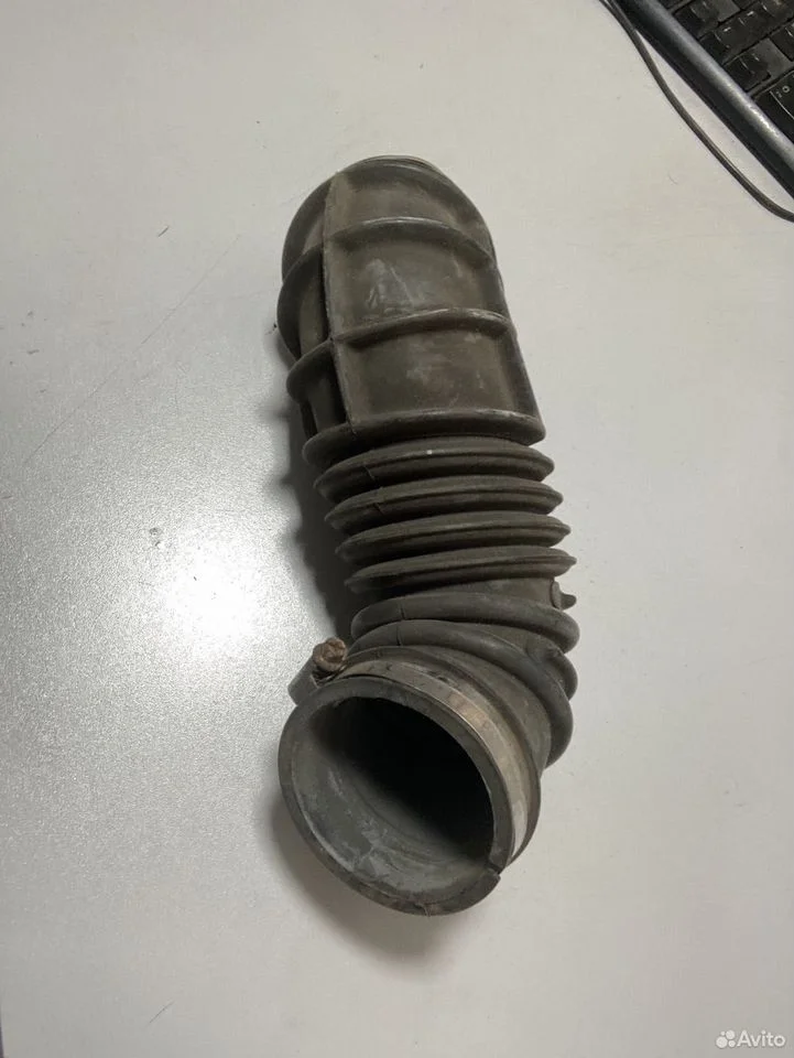 Воздухозаборник (патрубок) toyota avensis 250