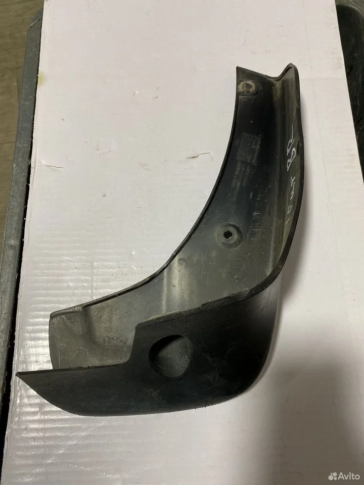 Брызговик передний правый nissan qashqai j10