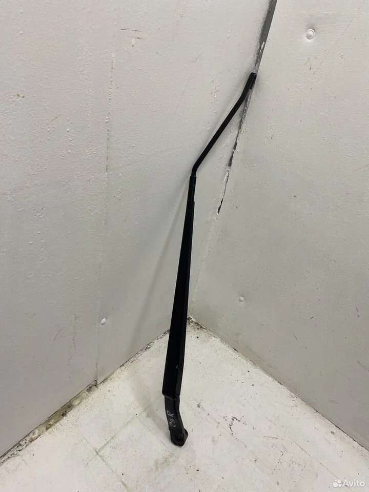 Поводок стеклоочистителя передний правый tiida c11