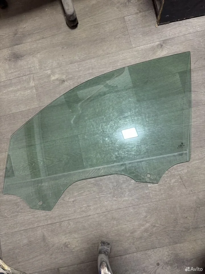 Стекло двери переднее левое vag