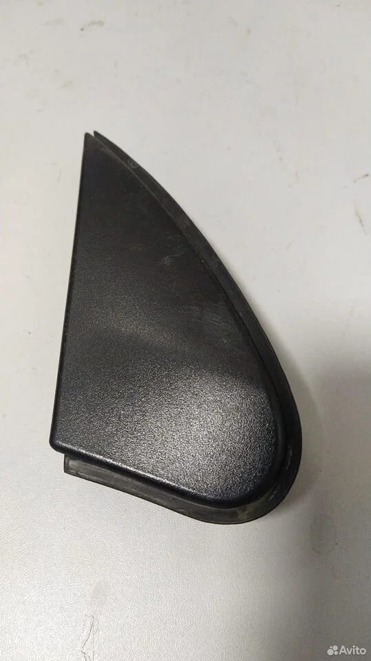 Декоративная накладка (треугольник) toyota