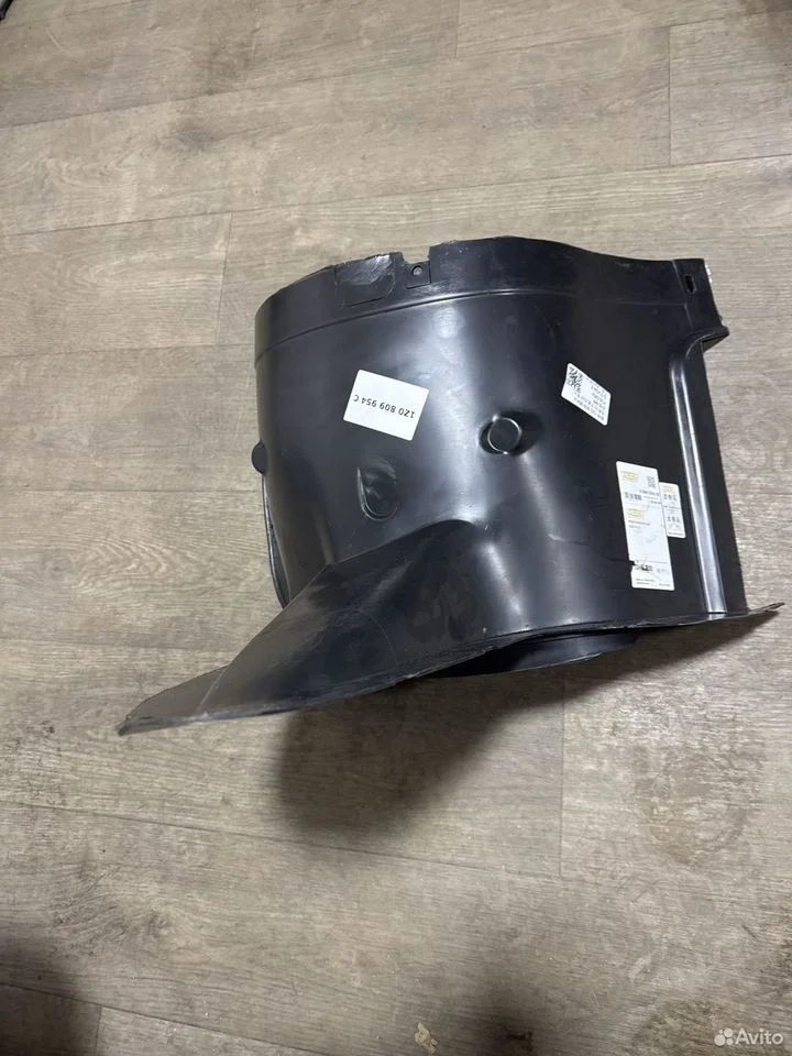 Подкрылок передний правый передняя часть vag