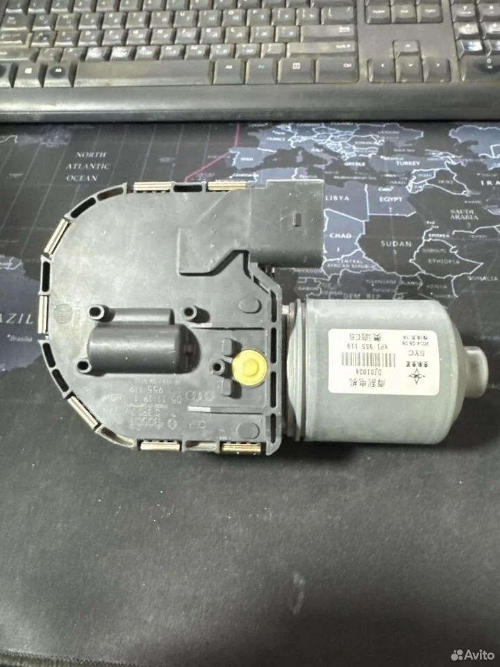 Моторчик дворников передний без трапеции vag