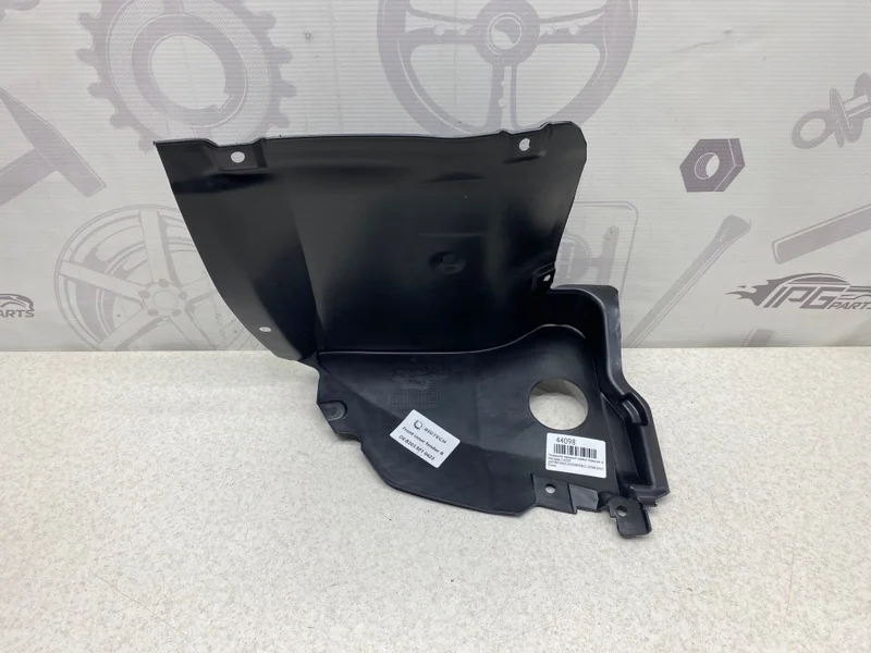 Подкрылок передний правый передняя часть Mercedes-benz W203