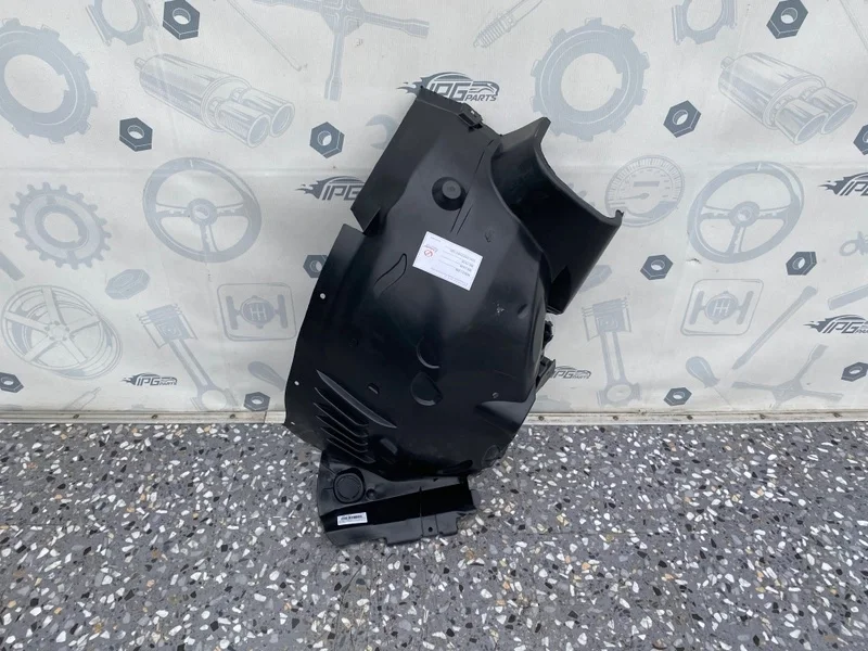 Подкрылок передний правый передняя часть Mercedes-benz W204