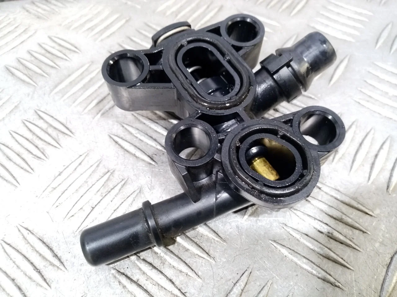 [ЧАСТЬ Б/У] Радиатор масляный охлаждения кпп - Термостат [Код: 00549454 ]