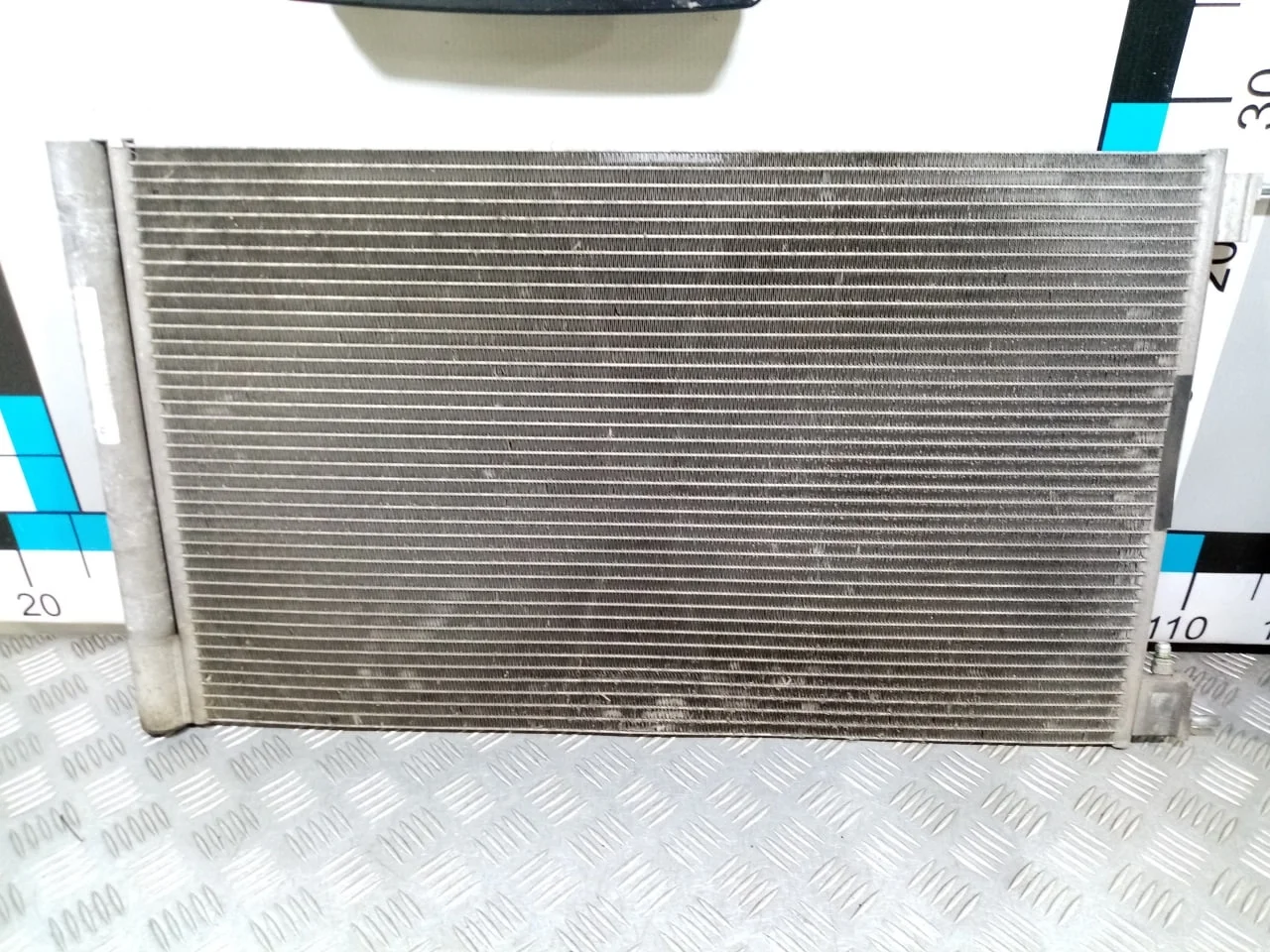 [Б/У] Радиатор кондиционера - примятость сот в лицевой стороны [ХОРОШЕЕ] [Код: 00540345 ]