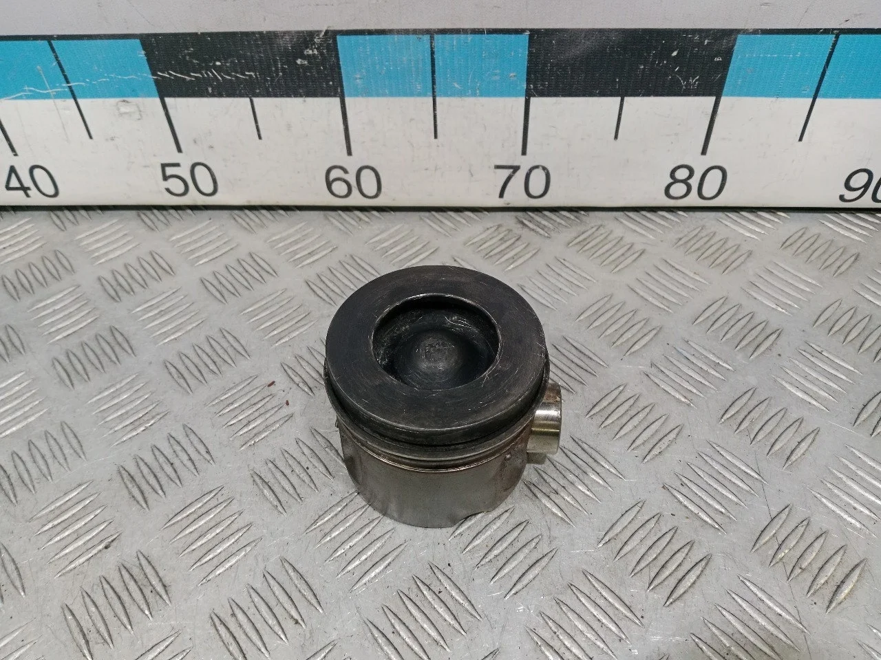 [ЧАСТЬ Б/У] Низ двигателя 3.0 TDI Land Rover 306DT - Только поршень [Код: 00542141 ]