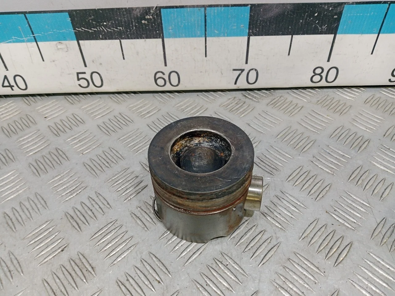 [ЧАСТЬ Б/У] Низ двигателя 3.0 TDI Land Rover 306DT - Только поршень [Код: 00542143 ]