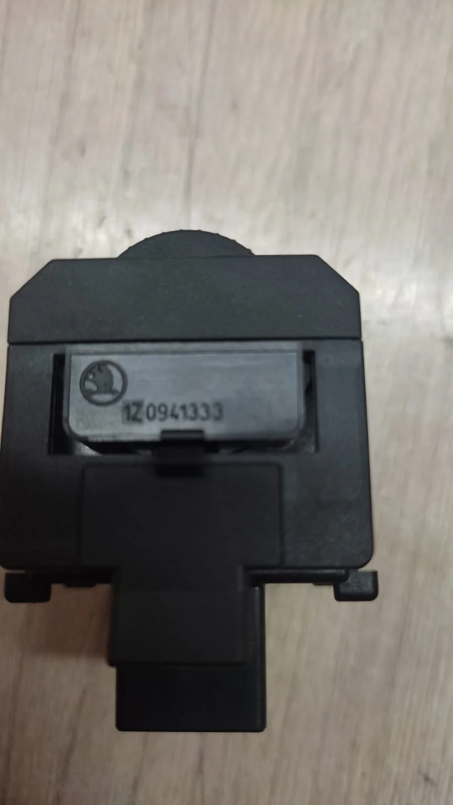 [Б/У] Кнопка корректора фар Skoda Octavia A5 1Z- [Код: 00311867 ]