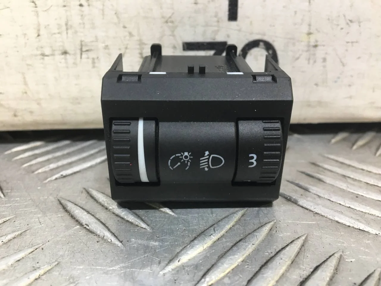 [Б/У] Кнопка корректора фар Skoda Octavia A5 1Z- [Код: 00552875 ]