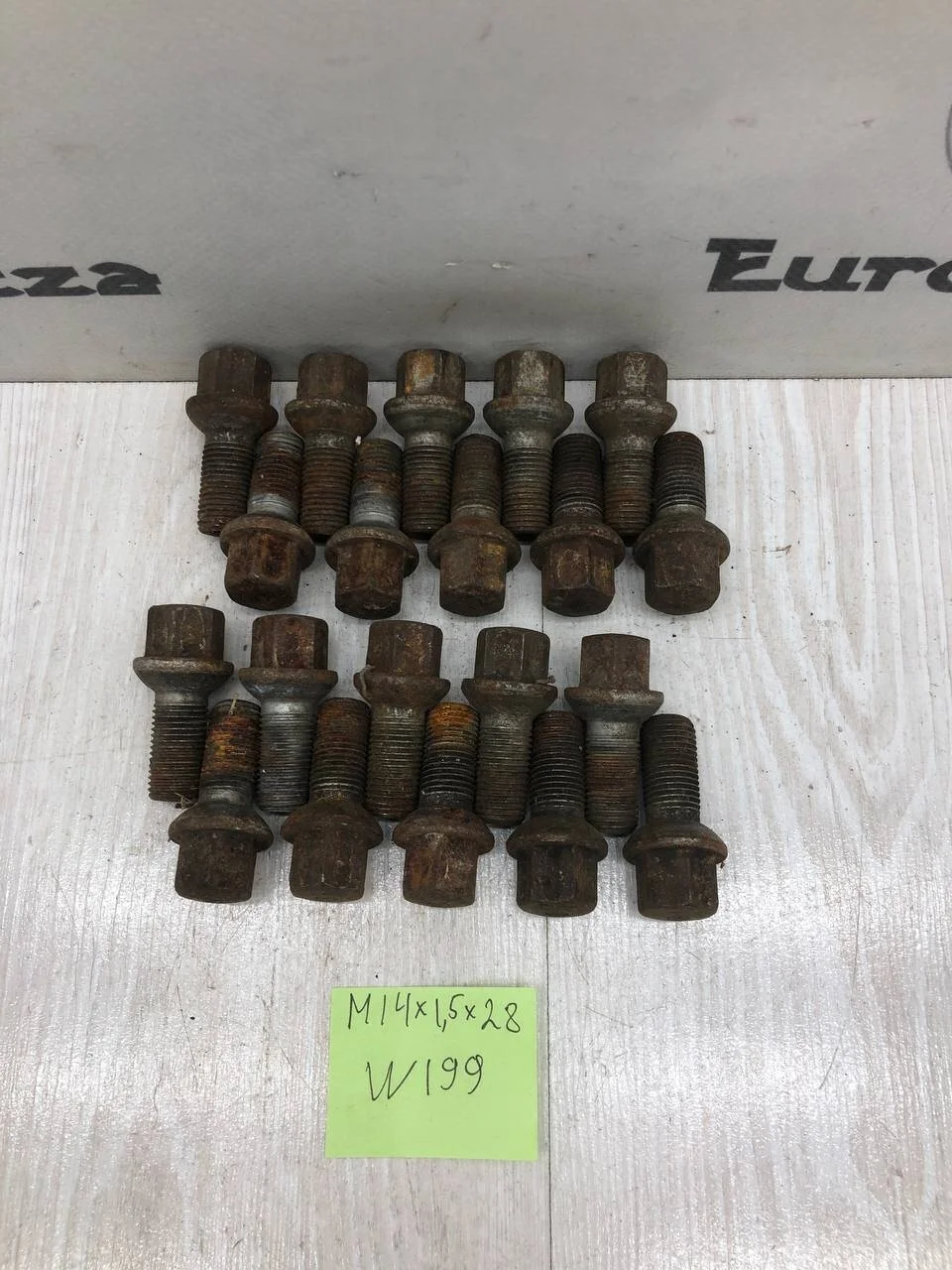 Колесные болты Mercedes R197