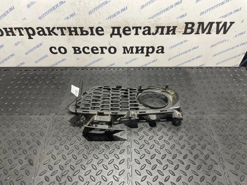Решетка в бампер Bmw 330I 2017 51118062632 F30 B46B20B, передняя правая