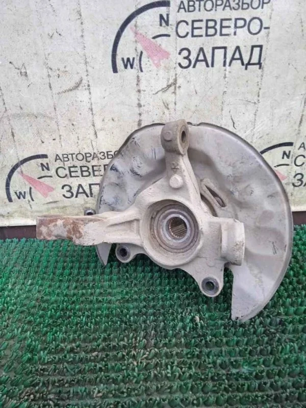 Кулак поворотный Toyota Corolla 4321119015 ZZE120 3ZZ, правый