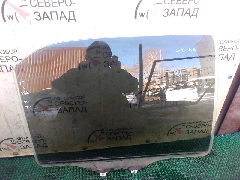 Стекло Mitsubishi Lancer MR525742 CS5A 4G18, заднее правое