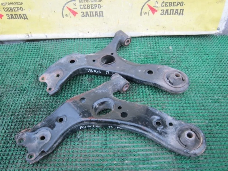 Рычаг Toyota Auris 4806812300 ZRE151 1ZR, передний правый