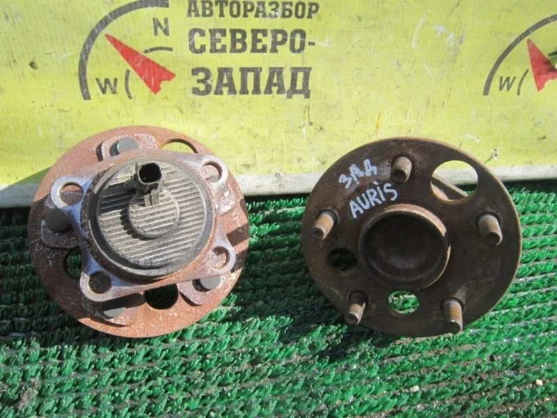 Ступица Toyota Auris 4245002120 ZRE151 1ZR, задняя